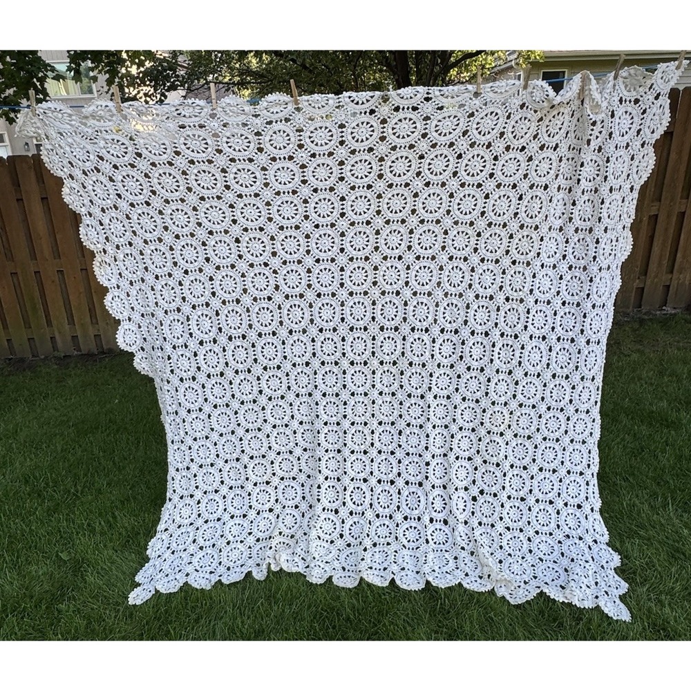 VTG Handmade Crochet Tablecloth Coverlet Medallion Boho Wedding Cottage 78"x80"